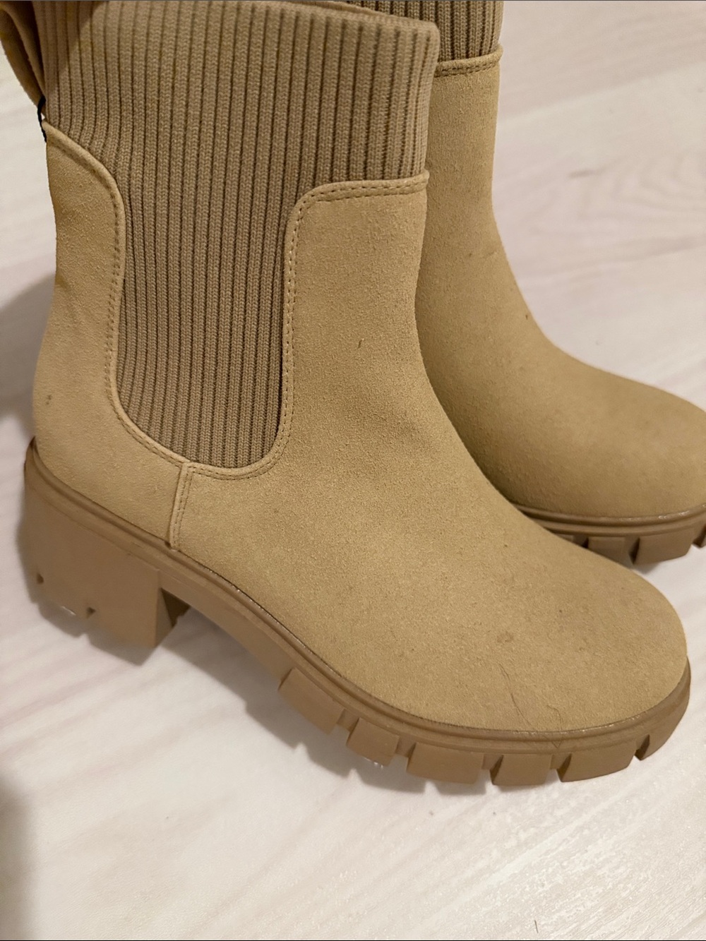 Womens chelsea boots sz 7.5